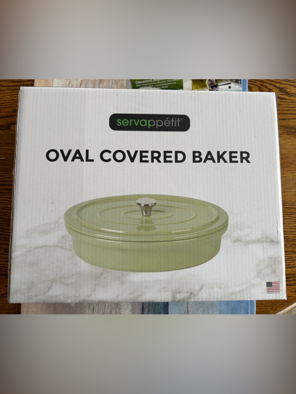 Servappétit Oval Covered Baker in Light Green
